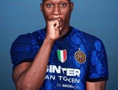 包含欧洲杯冲刺阶段走向成谜，佛罗伦萨官宣签约，目标明确，身体对抗强度拉满的词条