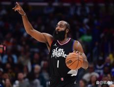 哈登回归赛场，挺进下一轮首场状态亮眼，勇士观众沸腾！的简单介绍