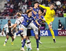 西亚卡姆爆冷击败日本队，精彩发挥引爆全场！的简单介绍